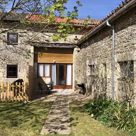 Blacksmiths Apartment In Blanzay - 1 Bed Екстер'єр фото
